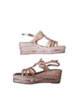 Misstyl Marieo 05 Wedge Sandal in Or (gold)